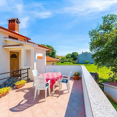 Nela Apartamento Ližnjan